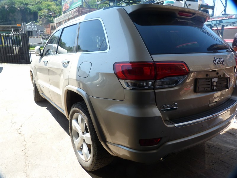 Jeep Grand Cherokee 3.0L V6 CRD Overland 4X4 AT Gold - 2014 STRIPPING FOR SPARES - Private Seller Jeep Grand Cherokee 3.0L V6 CRD Overland 4X4 AT Gold - 2014 STRIPPING FOR SPARES - Private Seller