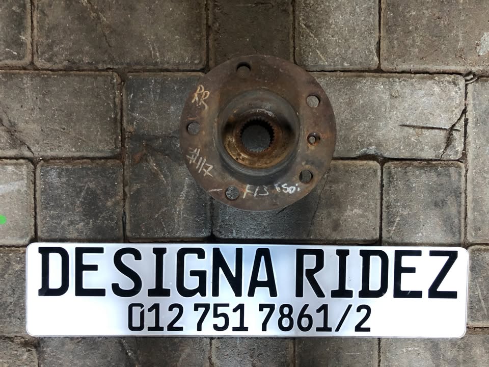 BMW F13 M6 REAR RIGHT WHEEL HUB AVAILABLE. - Private Seller
