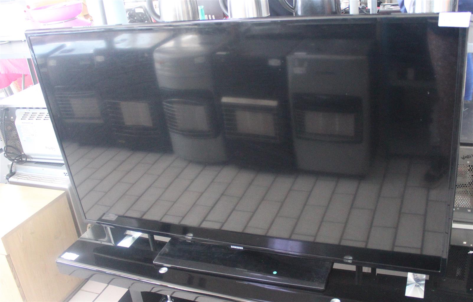 SAMSUNG 55INCH TV LED WITH POWER CABLE AND REMOTE S062863A