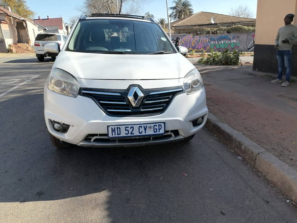 2013 RENAULT KOLEOS 2.2 AUTOMATIC TRANSMISSION WITH SUN ROOF, SERVICE BOOK AND SPARE KEYS