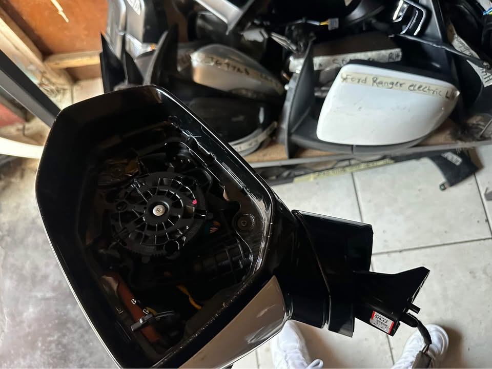 Hyundai Palisade Right side mirror with indicator - Private Seller