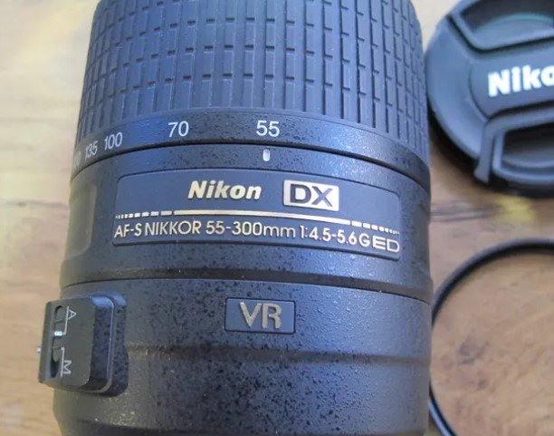 Nikon AF-S 55-300mm f4.5-5.6 G ED DX VR Lens LIKE NEW