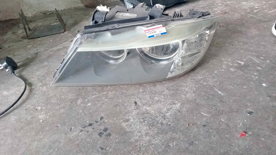 BMW E90 standard headlight - Private Seller BMW E90 standard headlight - Private Seller