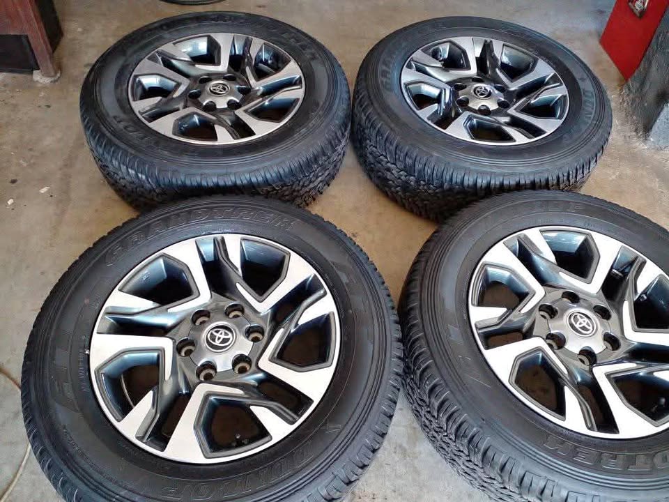 18 inch Toyota Hilux fortuner wheels original mags Toyota legend 55 rims with ty - Private Seller 18 inch Toyota Hilux fortuner wheels original mags Toyota legend 55 rims with ty - Private Seller