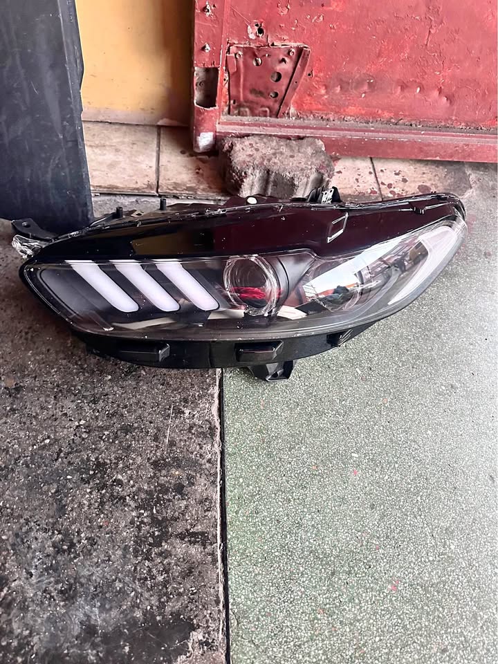 Ford fussion mustang design left side headlight - Private Seller Ford fussion mustang design left side headlight - Private Seller