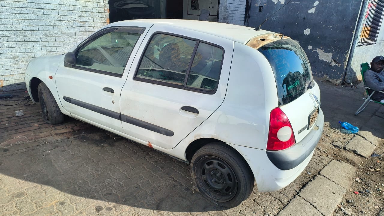 2006 CLIO VAVAVOOM