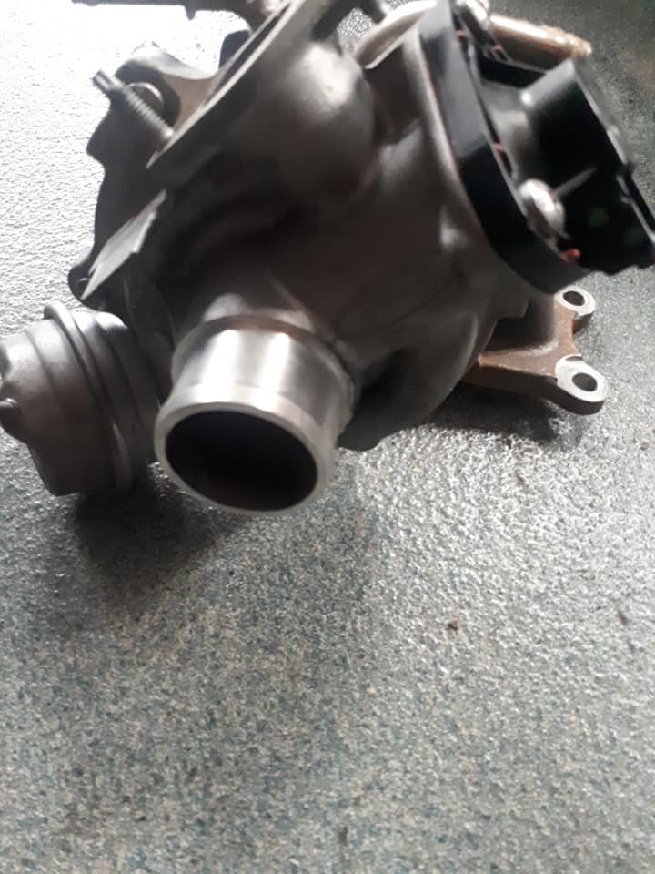 Secondhand in working condition ford fiesta turbo 2016 automatic & 4 vw amarok injectors - Private Seller