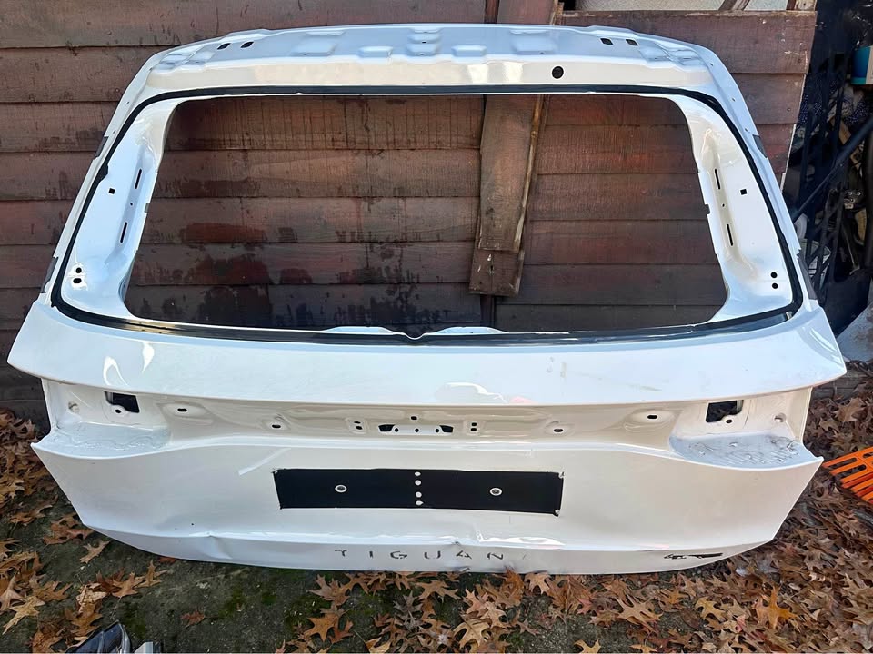 Volkswagen Tiguan 2024-2026 tailgate bootlid - Private Seller Volkswagen Tiguan 2024-2026 tailgate bootlid - Private Seller