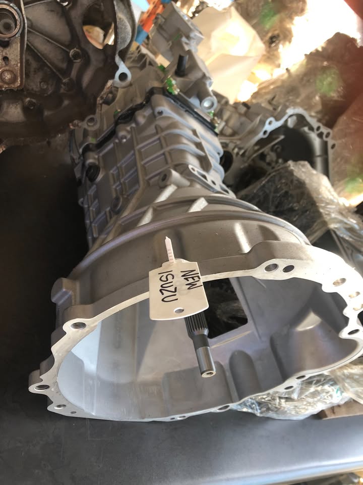 NEW ISUZU 2.5 2.8 MANUAL GEARBOX FOR SALE - Private Seller NEW ISUZU 2.5 2.8 MANUAL GEARBOX FOR SALE - Private Seller