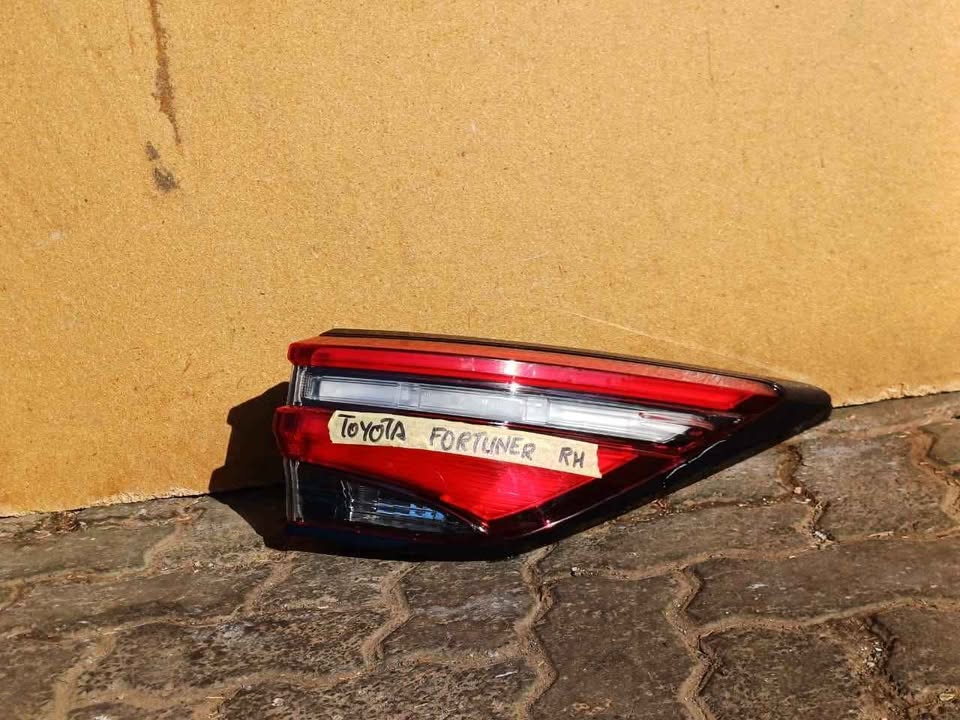 TOYOTA FORTUNER TAILLIGHT (LED) RIGHT SIDE 2024-2025 - Private Seller