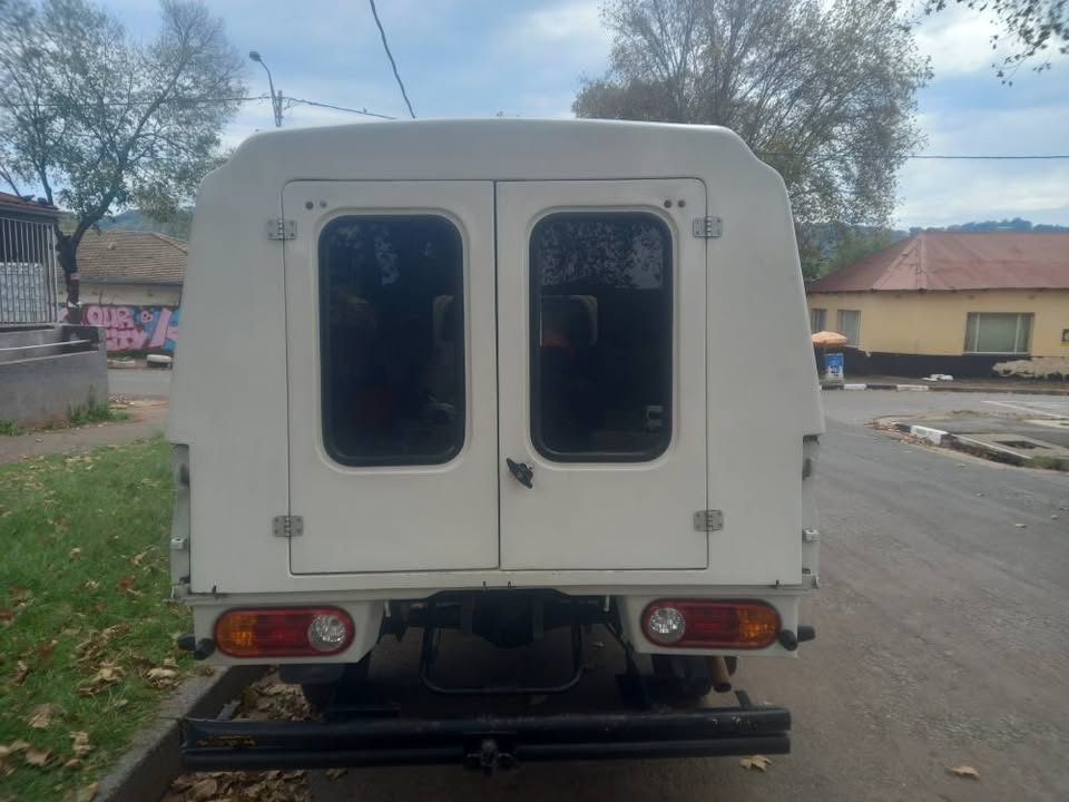 2009 Hyundai H100 2.4 DIESEL, MANUAL, White, 125000kms