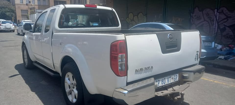 2013 NISSAN NAVARA 2.2 DIESEL, MANUAL, WHITE COLOUR, 85000KM Call Inno