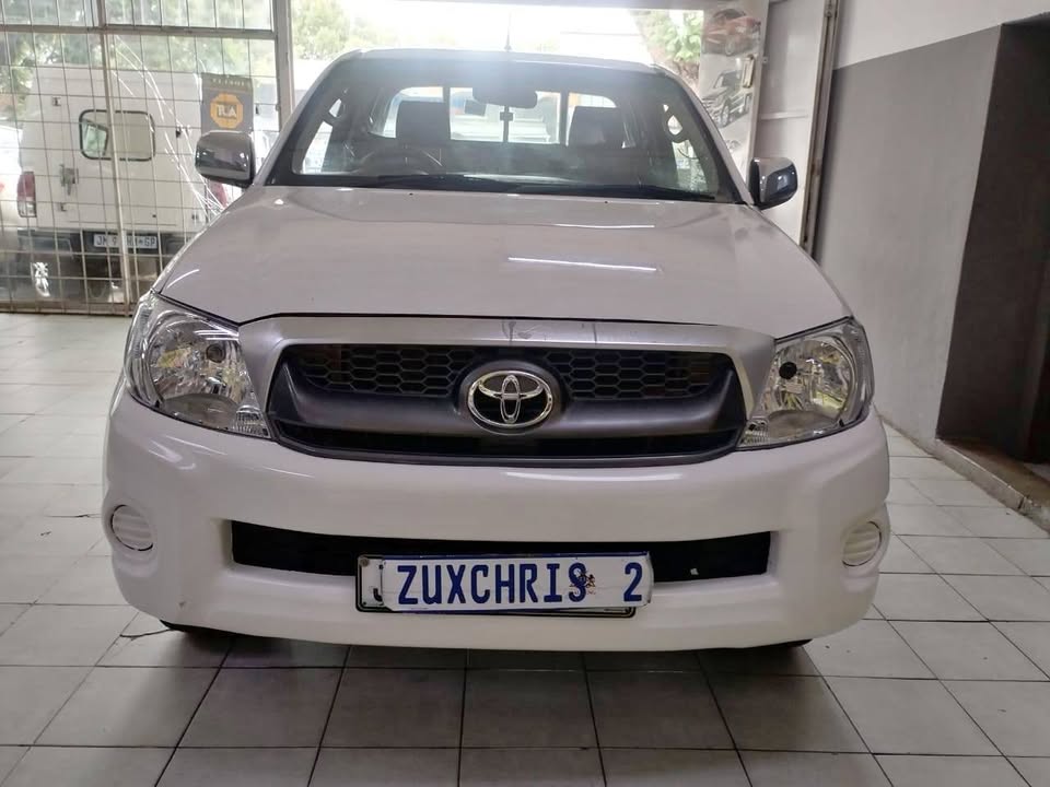 2011 TOYOTA HILUX 2.5 D4D 4X4 HI-RIDER SINGLE CAB MANUAL 2011 TOYOTA HILUX 2.5 D4D 4X4 HI-RIDER SINGLE CAB MANUAL