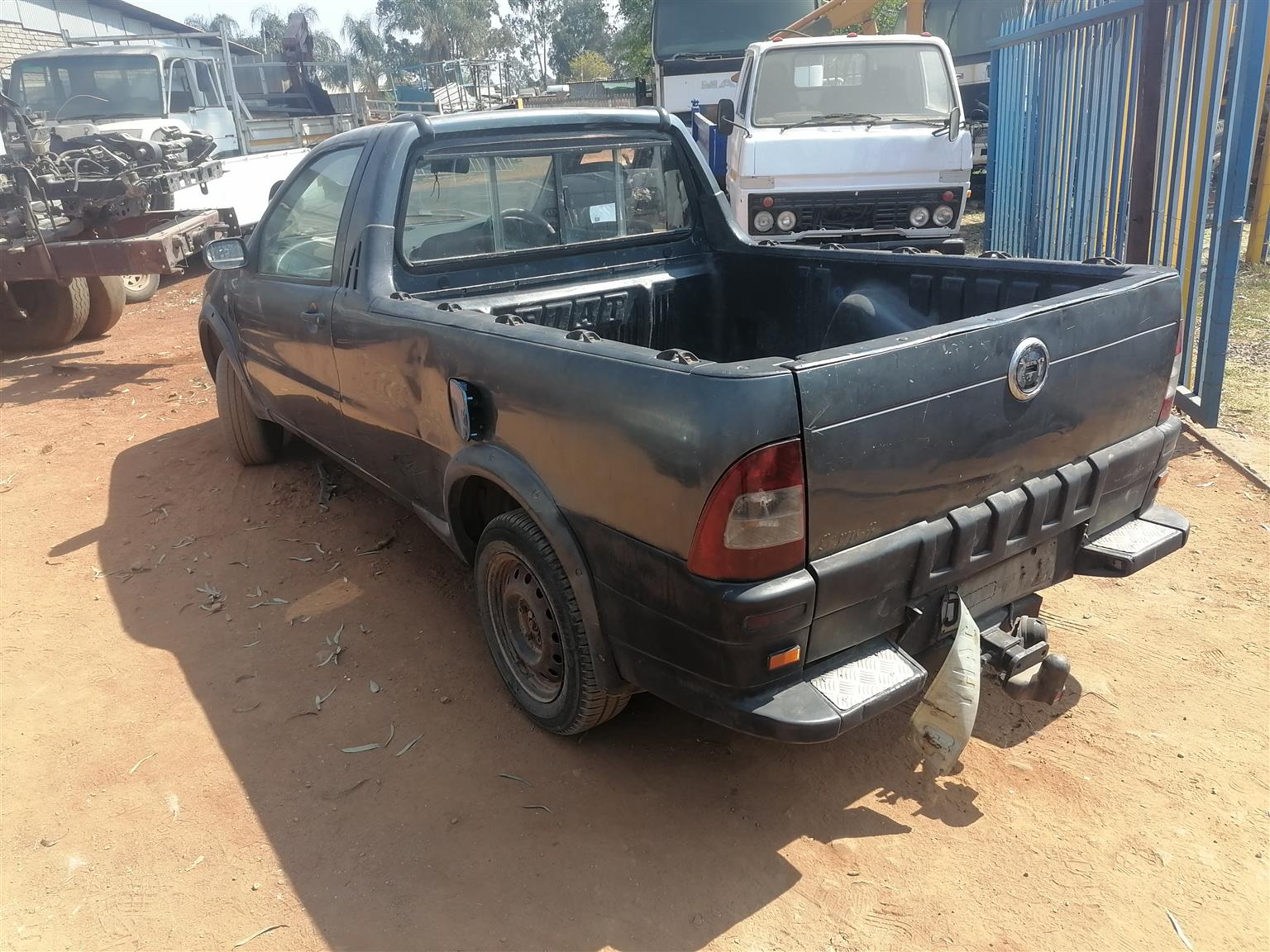 Fiat strada bakkie stripping for spares - Private Seller