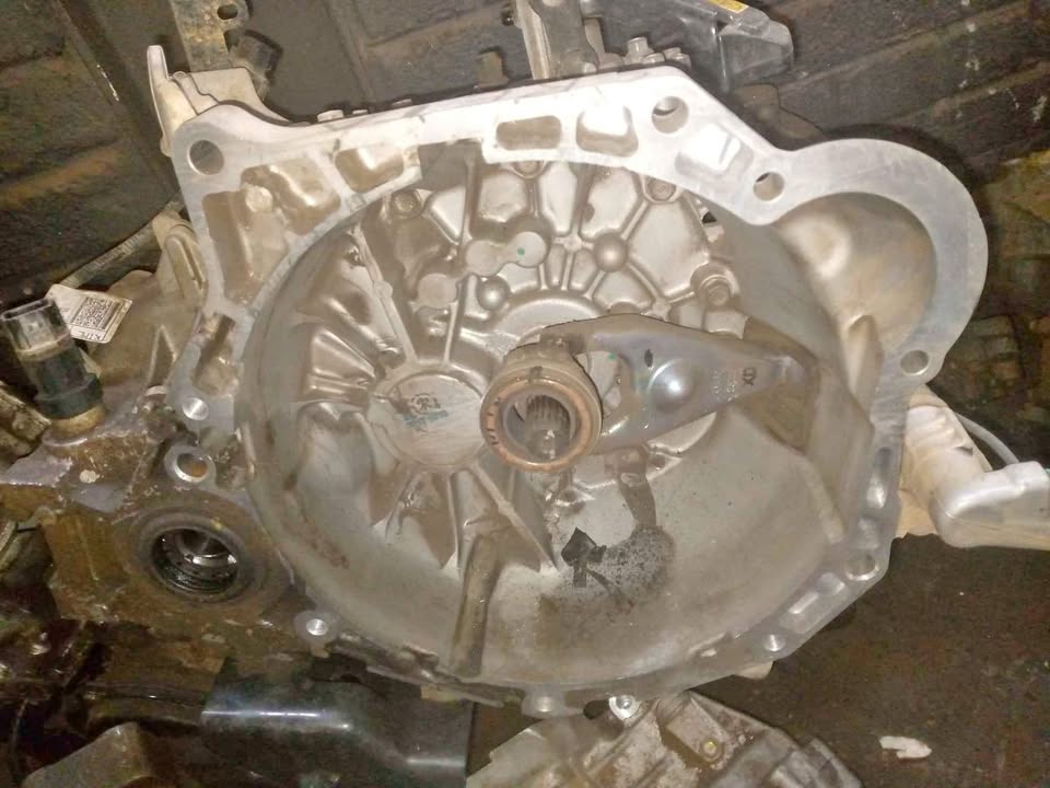 Hyundai Creta maunal gear box - Private Seller Hyundai Creta maunal gear box - Private Seller