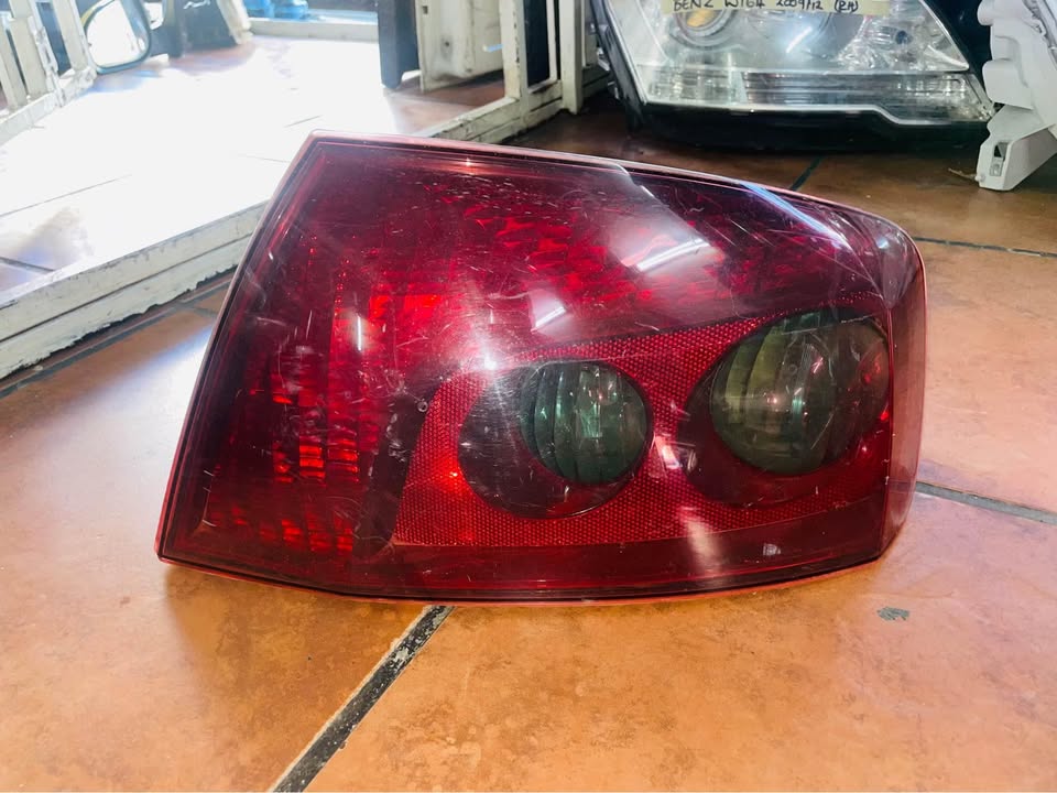 Peugeot 407 taillight - Private Seller