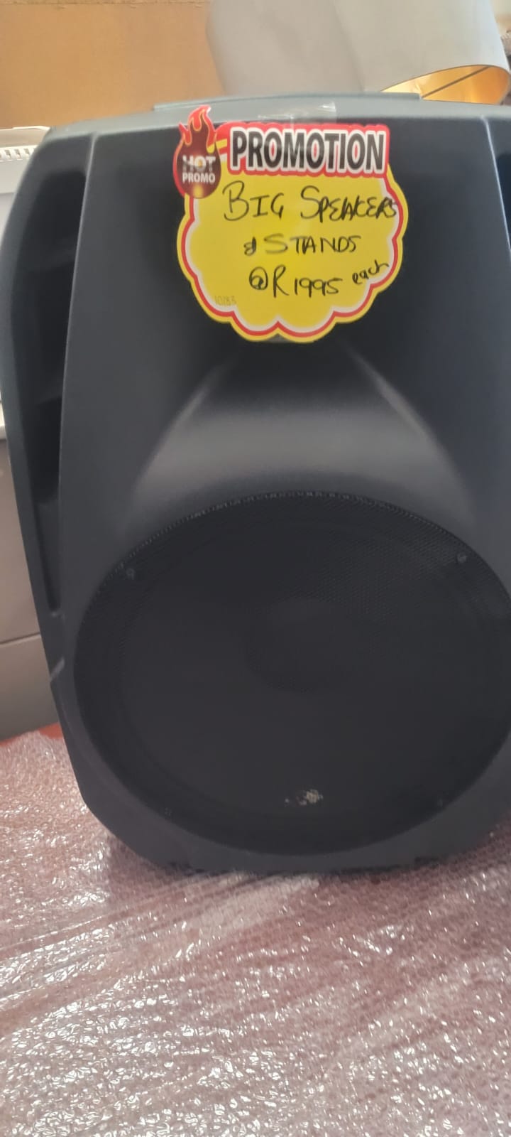 Big Speakers with stand