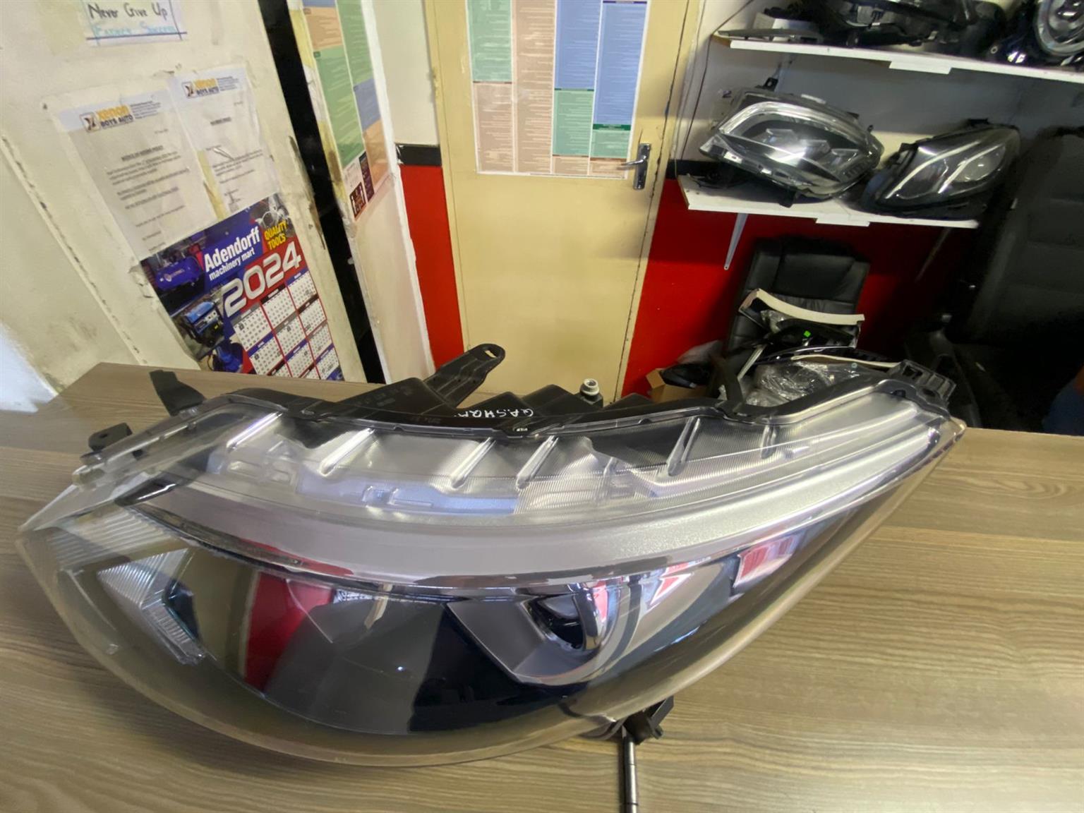 2017 NISSAN QASHQAI HEADLIGHT LEFTSIDE AVAILABLE FOR SALE - Private Seller