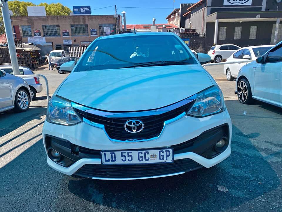 2018 TOYOTA ETIOS 1.5 HATCHBACK MANUAL