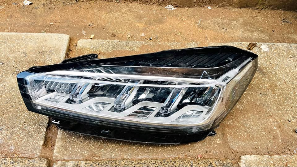 Chery Tiggo 7 Pro headlight - Private Seller Chery Tiggo 7 Pro headlight - Private Seller