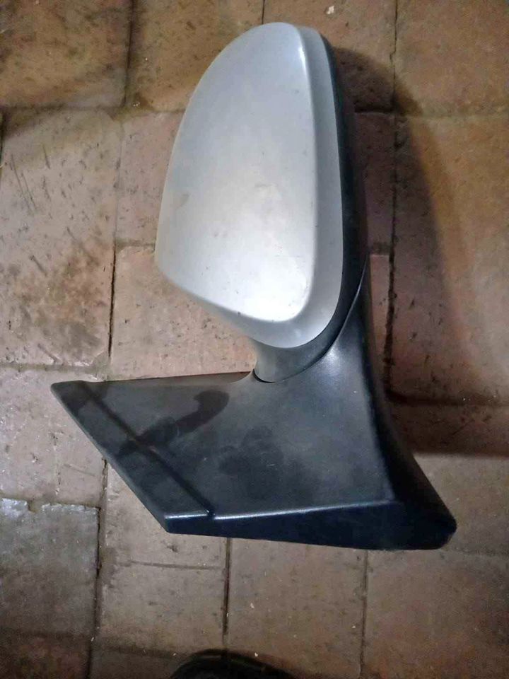 Hyundai grand i10 2017 lhs door mirror - Private Seller