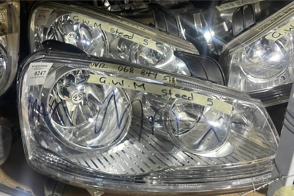 GWM STEED 5 headlight - Private Seller GWM STEED 5 headlight - Private Seller