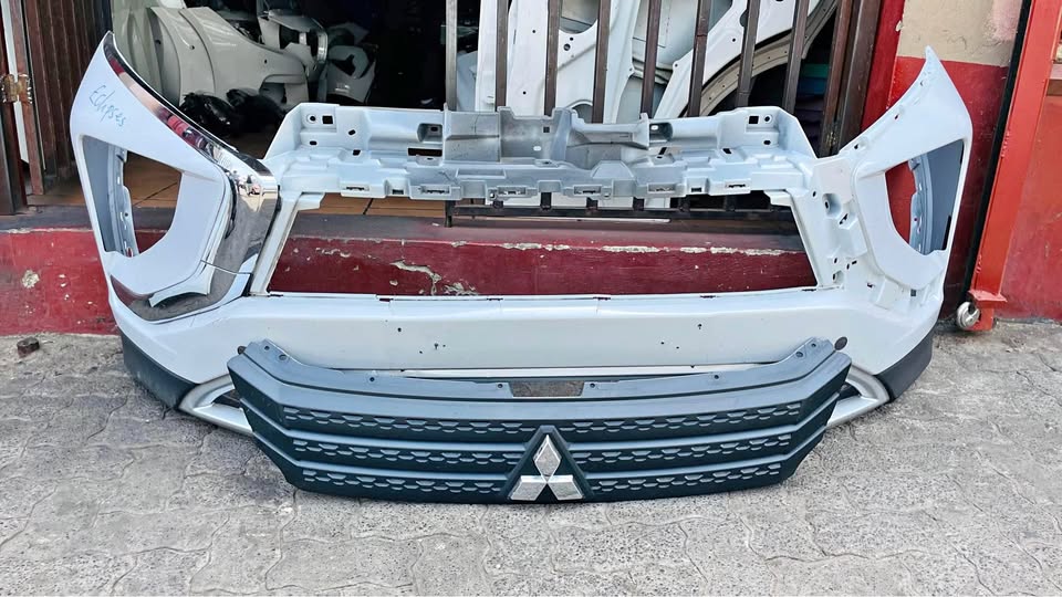 Mitsubishi Eclipse Cross bumper and grill - Private Seller