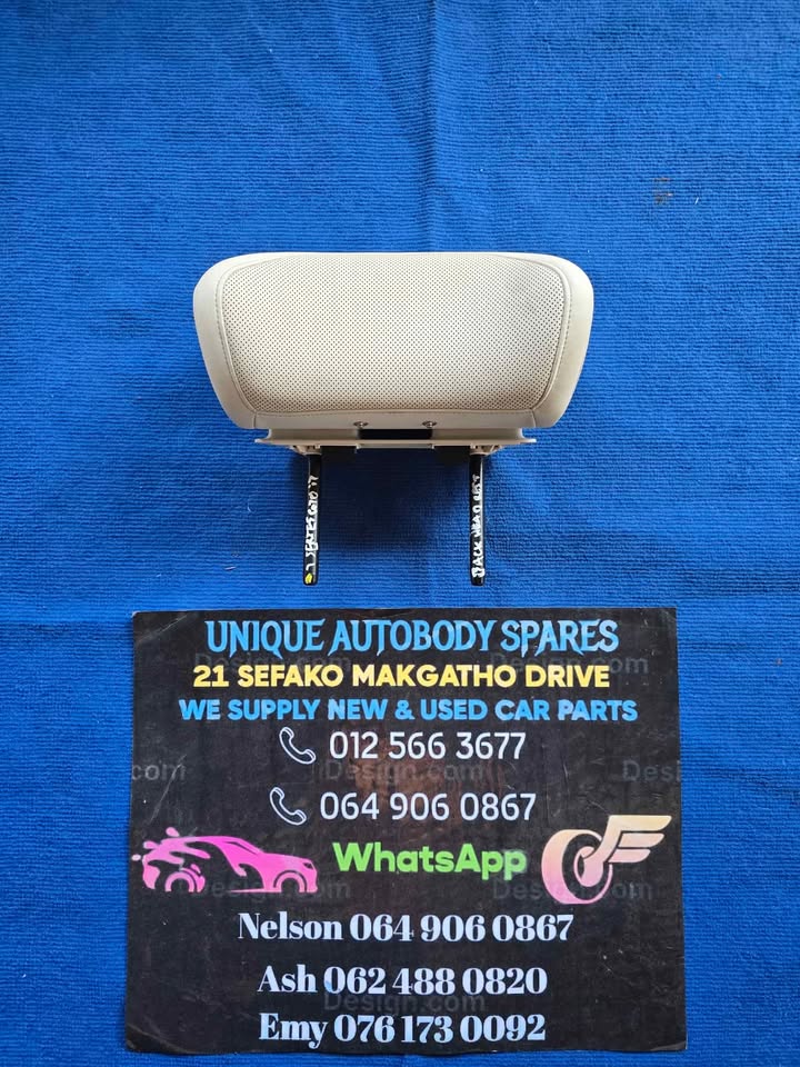 BMW 7 Series G70 i7 Head Rest Set