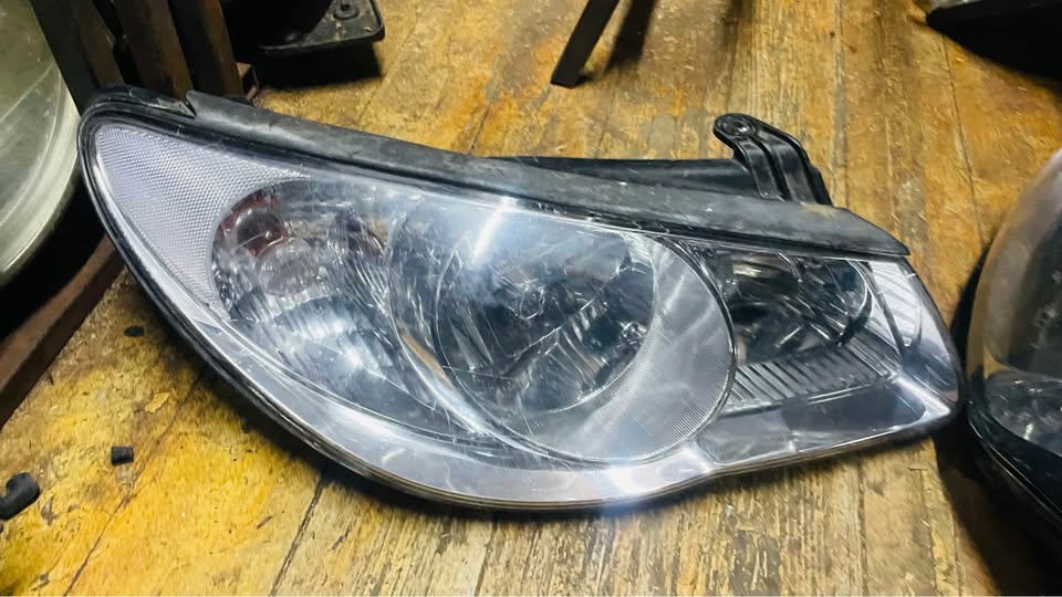 Hyundai Elantra headlight 2008 - Private Seller