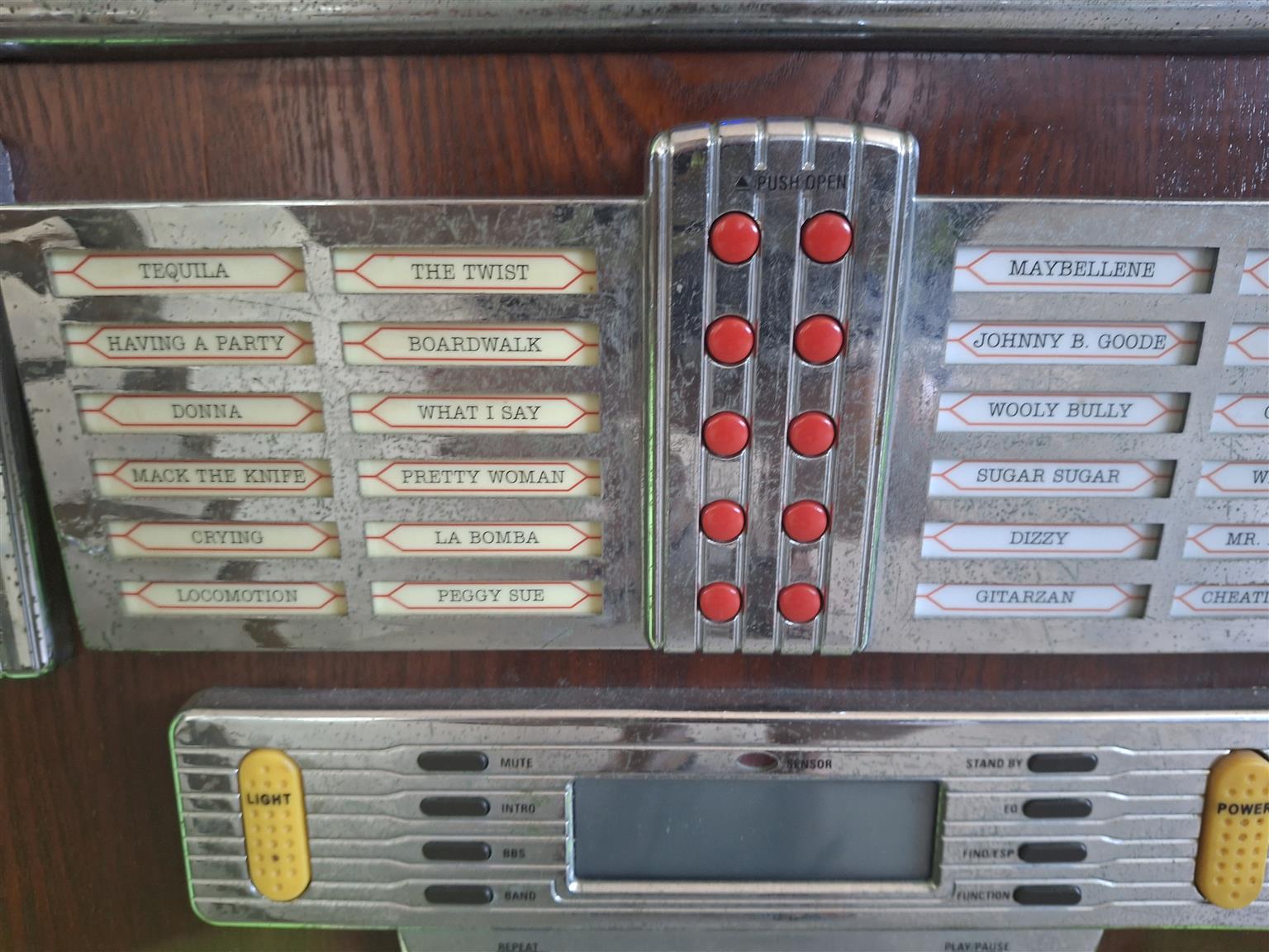 Jukebox late 1980s with apple ipod valued at R3000