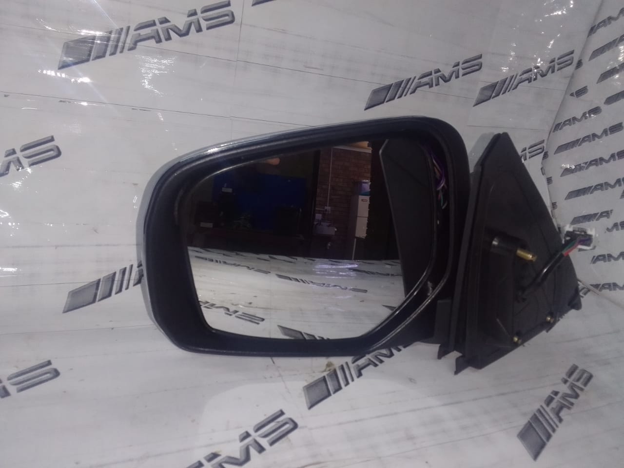 Mitsubishi Triton Left-Hand Door Mirror with Integrated Indicators - Private Seller Mitsubishi Triton Left-Hand Door Mirror with Integrated Indicators - Private Seller
