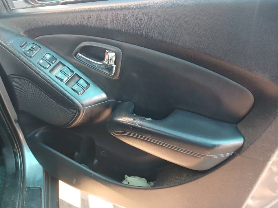 2013 HYUNDAI IX35 2.0 EXECUTIVE  Transmission: Manual  Mileage:  Fueltype: Petrol  Grey