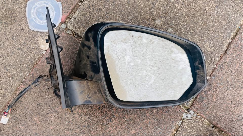 Toyota Hilux GD6 side mirror - Private Seller Toyota Hilux GD6 side mirror - Private Seller