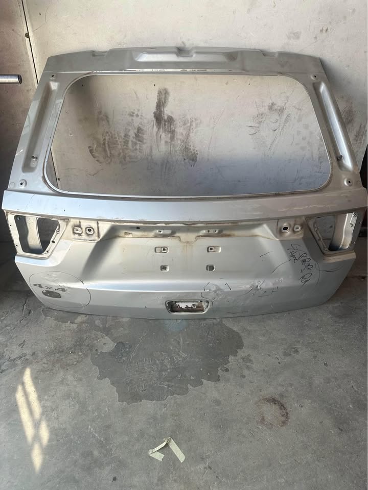 Jeep Grand Cherokee tailgate/bootlid - Private Seller Jeep Grand Cherokee tailgate/bootlid - Private Seller