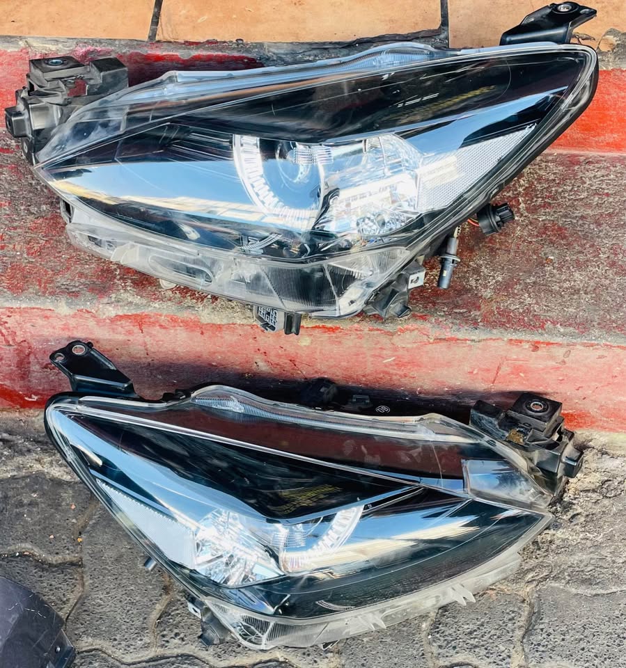 Mazda 2 headlights