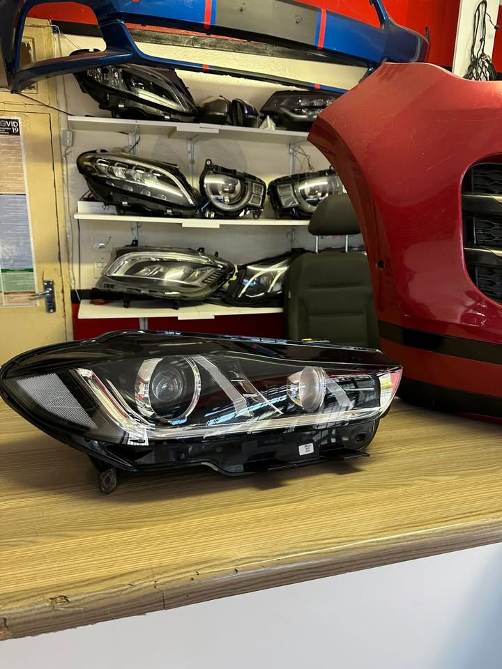 2017 JAGUAR XE HEADLIGHT RIGHTSIDE IN EXCELLENT CONDITION - Private Seller