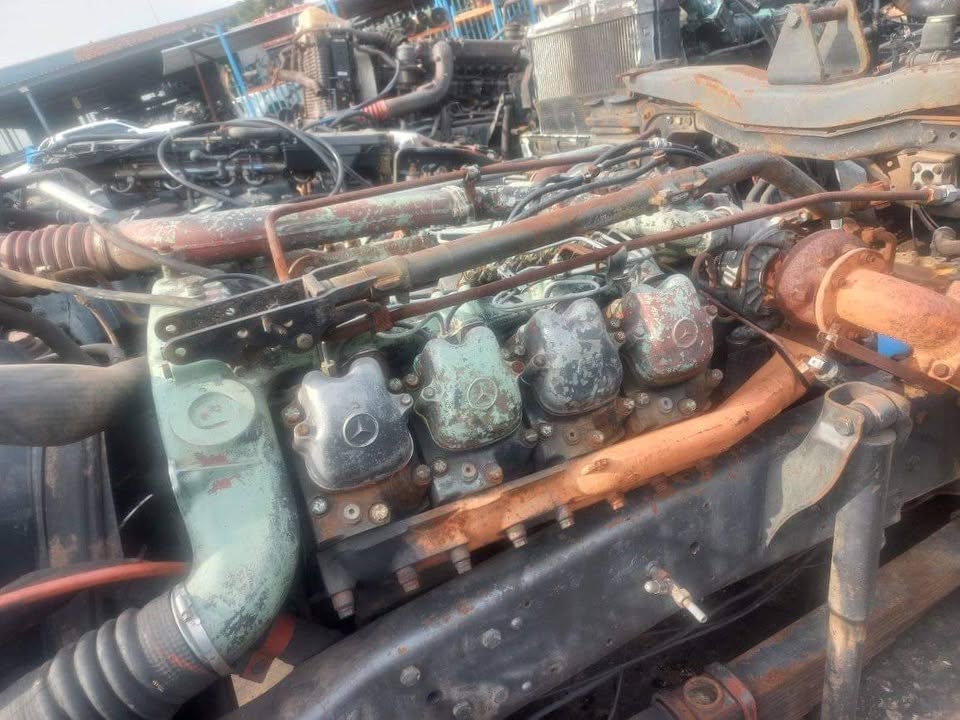 Truck and bus engines/gearboxes available