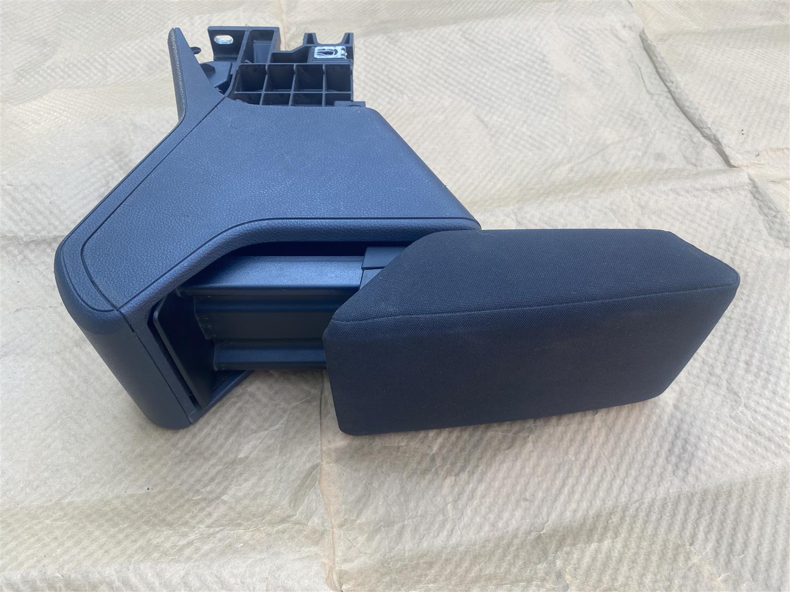 2021 VW POLO 8 CENTER ARM REST FOR SALE. IN PRISTINE CONDITION