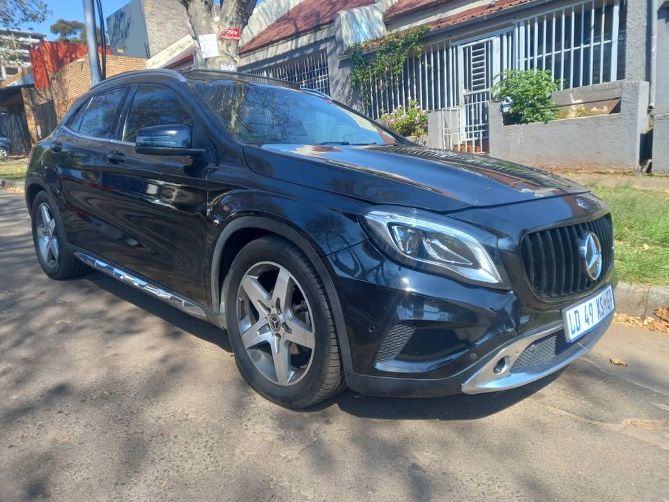 2018 Mercedes-Benz A200 GLA Petrol, Automatic, Black, 146000kms Service book, sunroof.