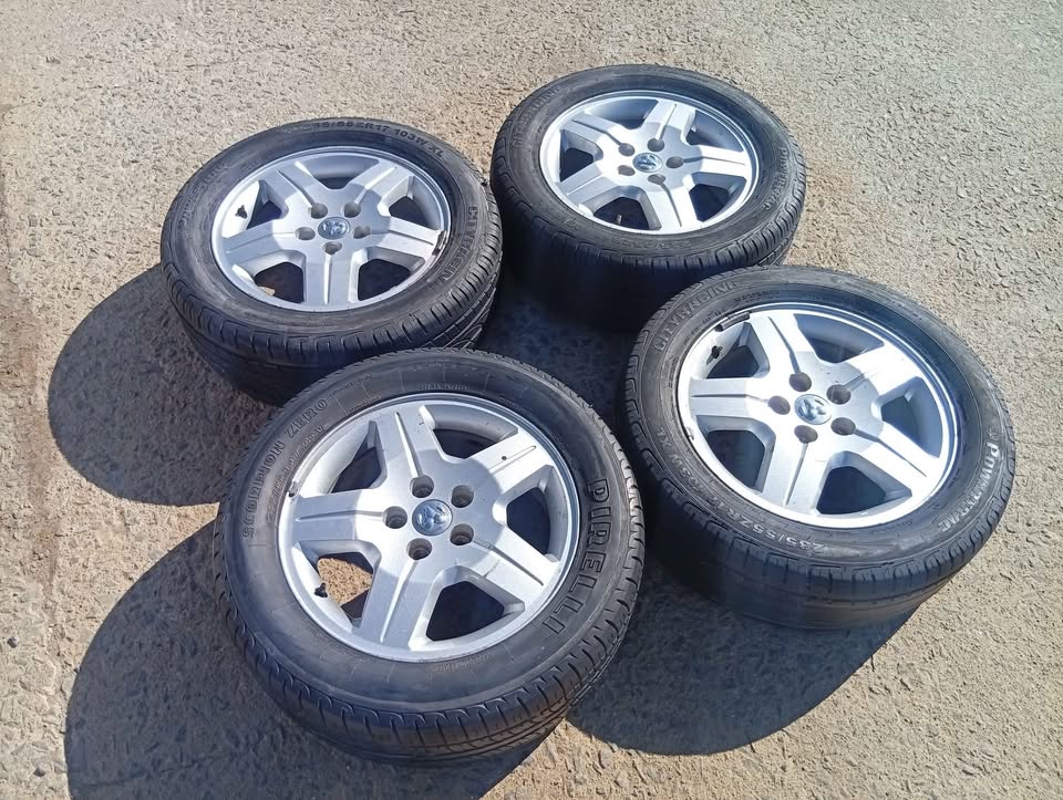 Dodge caliber 4 set of  17 inch rims and tyres