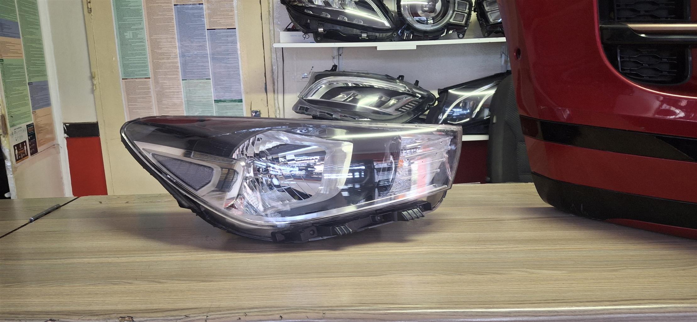 2018 KIA RIO HEADLIGHT RIGHTSIDE AVAILABLE FOR SALE - Private Seller 2018 KIA RIO HEADLIGHT RIGHTSIDE AVAILABLE FOR SALE - Private Seller