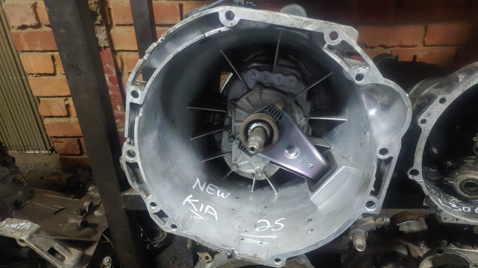 NEW SHAPE KIA 2.5 5 SPEED MANUEL GEARBOX FOR SALE