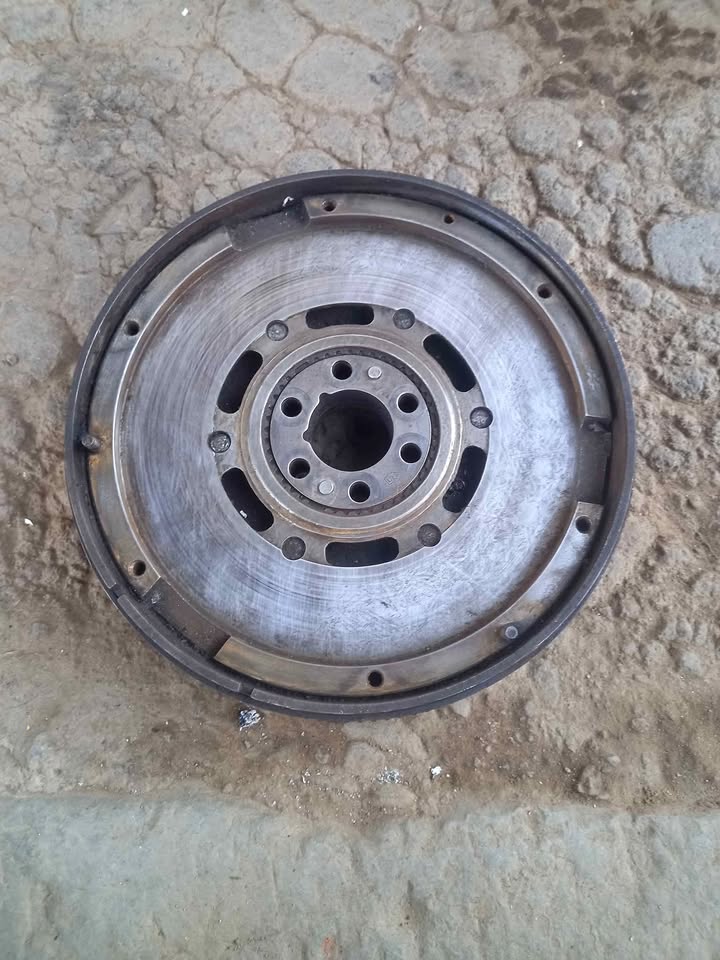 AUDI ADR/APT DUAL MASS FLYWHEEL IN EXCELLENT CONDITION - Private Seller