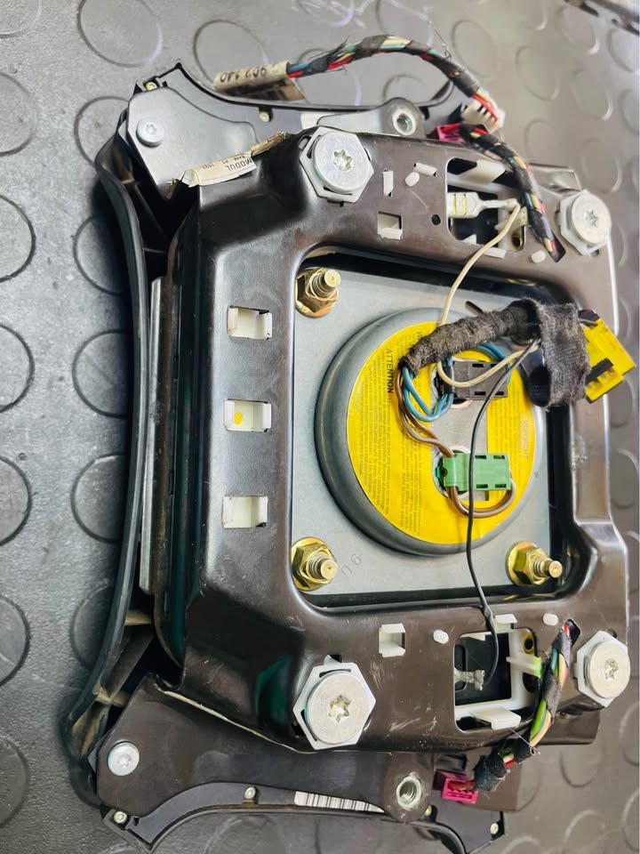 E53 BMW X5 2005 Steering Airbag Wheel Radio Stereo Telephone Control Controls - Private Seller E53 BMW X5 2005 Steering Airbag Wheel Radio Stereo Telephone Control Controls - Private Seller