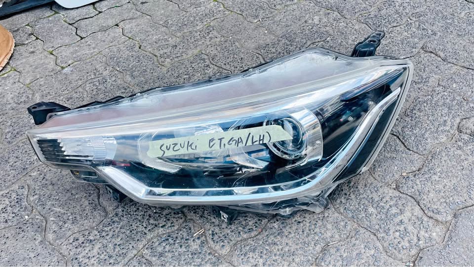 Suzuki Ertiga headlight - Private Seller Suzuki Ertiga headlight - Private Seller