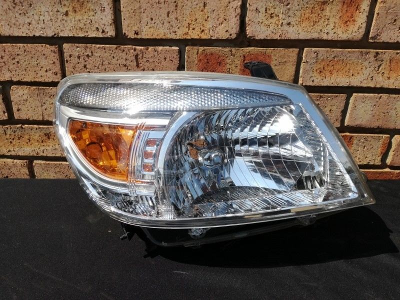 Ford Everest Preface right side Headlight - Private Seller Ford Everest Preface right side Headlight - Private Seller