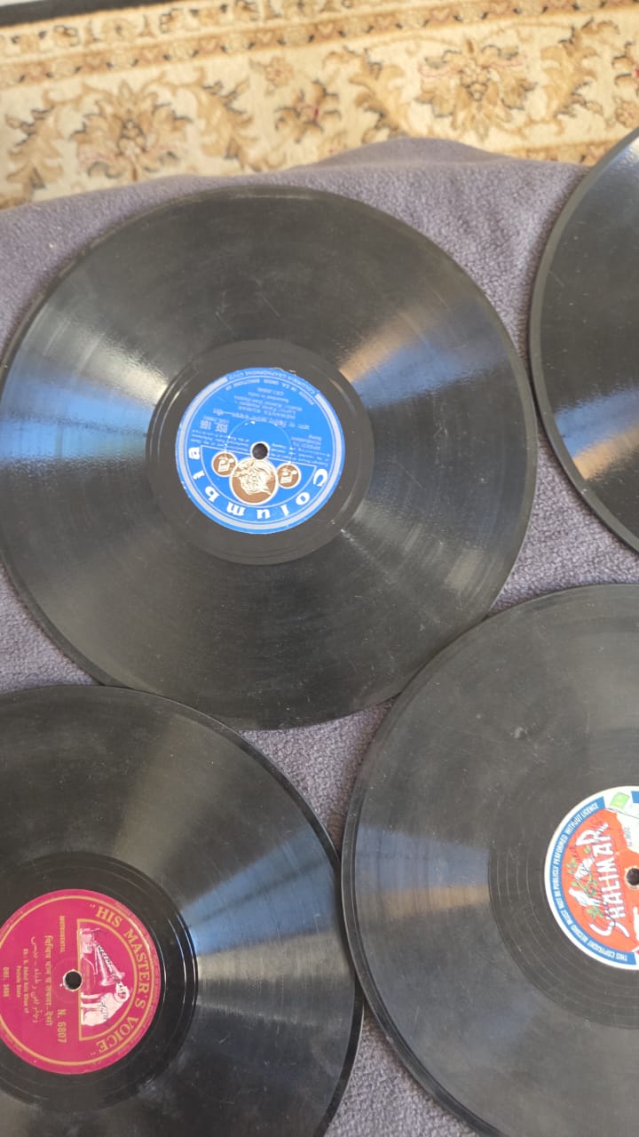Old vinyl Indian records without cover