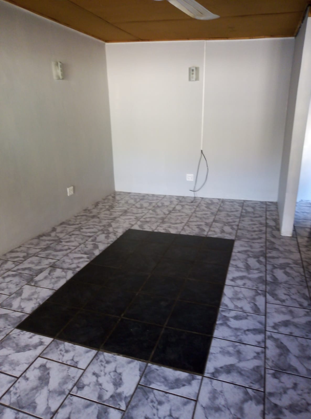 pragtige-2-slaapkamer-woonstel-in-pta-tuine-met-motor-afdak-en-private