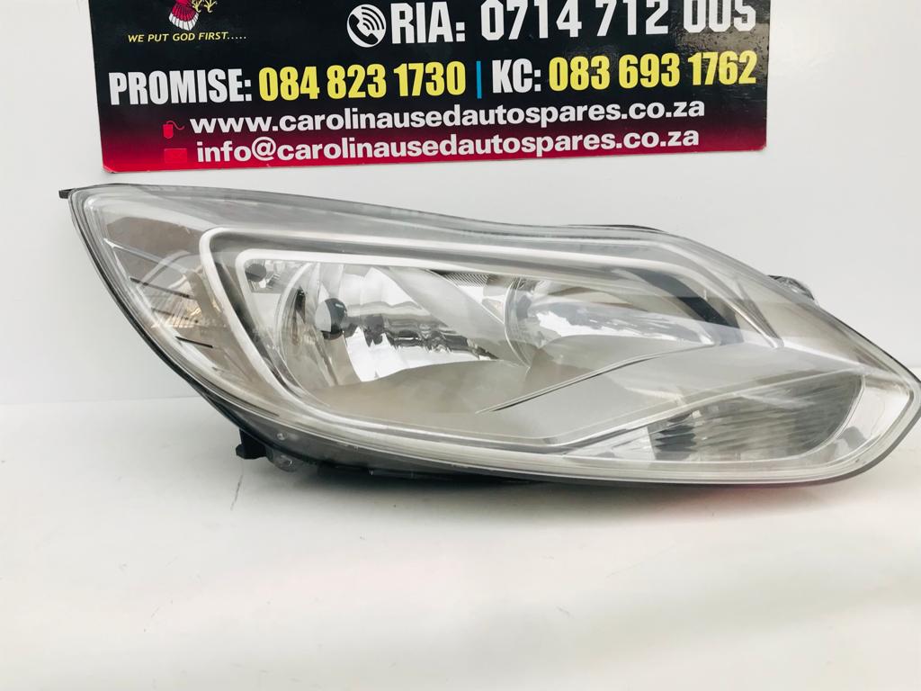 Ford Focus right side headlight  (sedan and hatchback) - Private Seller