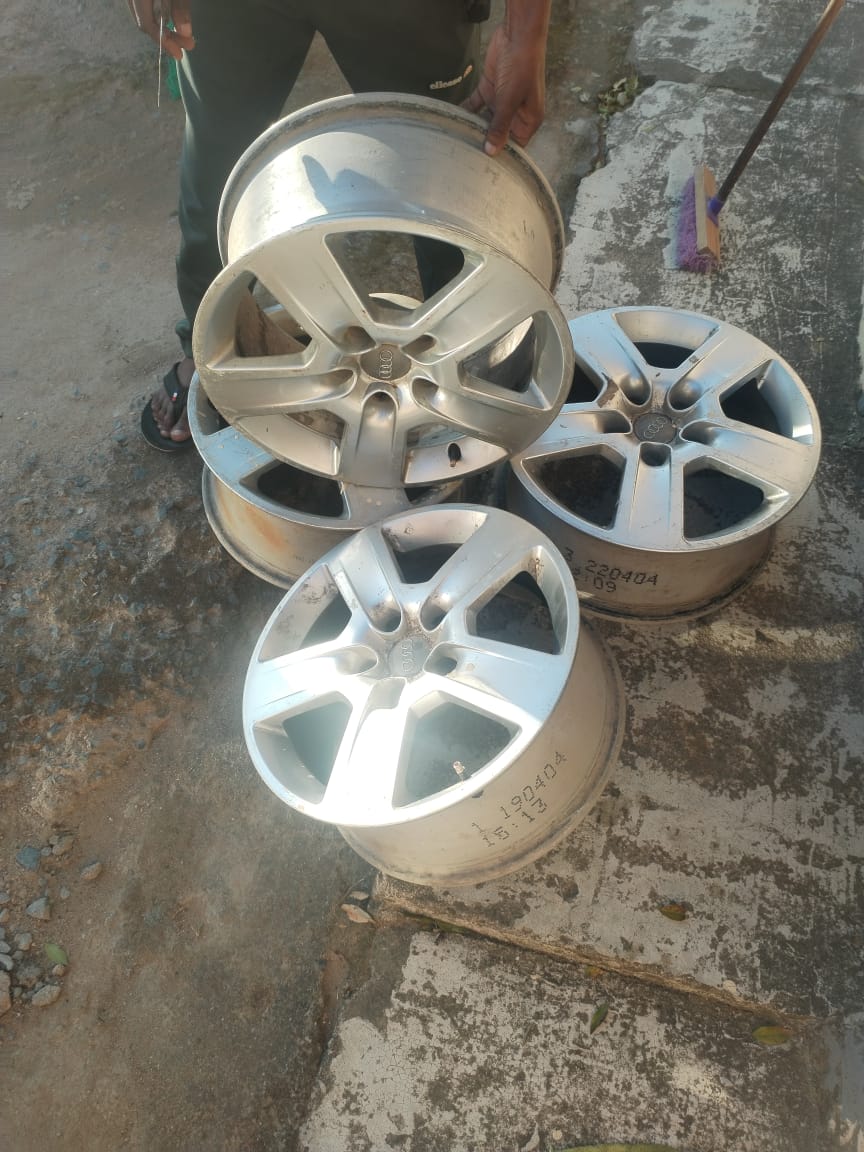 A4 audi rims - Private Seller A4 audi rims - Private Seller